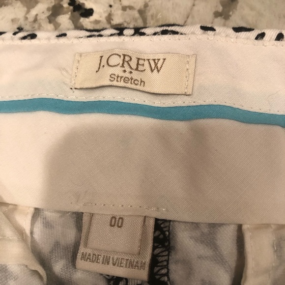 J. Crew Factory City Fit Black White 3" Floral Shorts - Picture 8 of 9